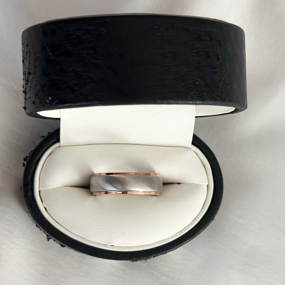 Men’s wedding band